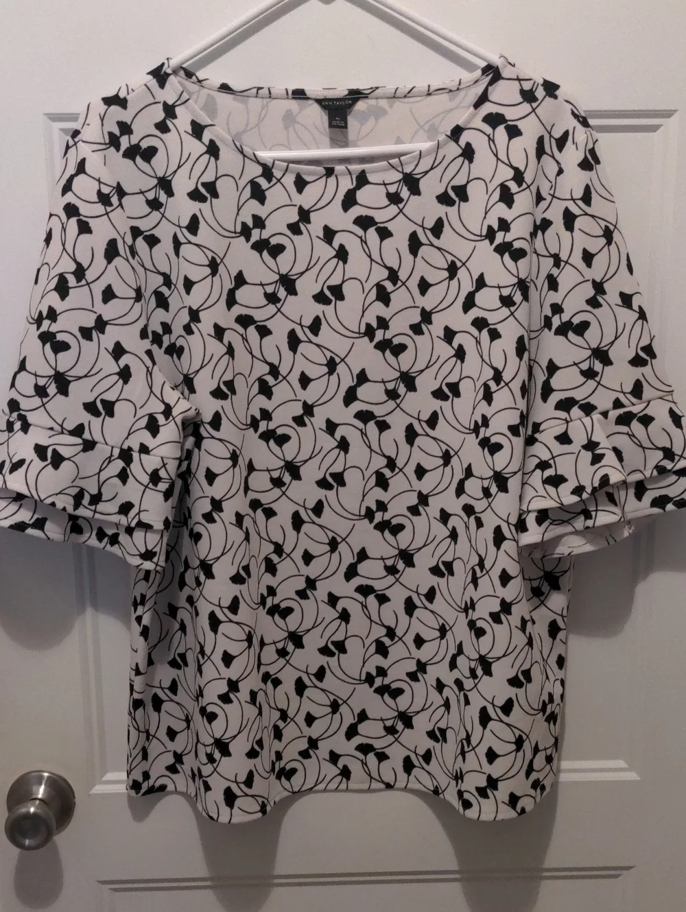 Ann Taylor Black White Botanical Leaf Pattern Blouse Size XL